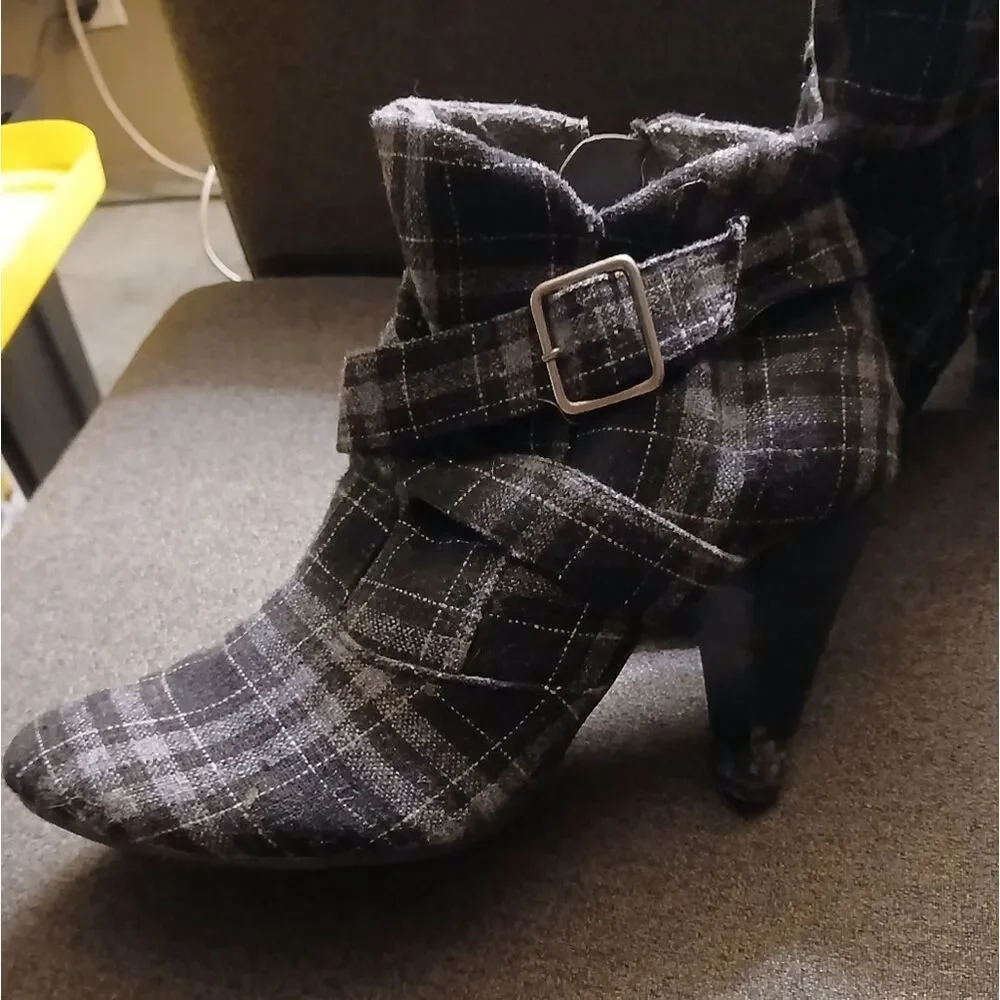 Diba Plaid Fabric Ankle Boots Womens Size 7.5